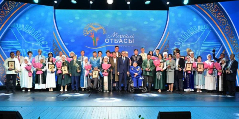 «Мерейлі отбасы – 2025»: Астанада еліміздің 20 үлгілі отбасы марапатталды
