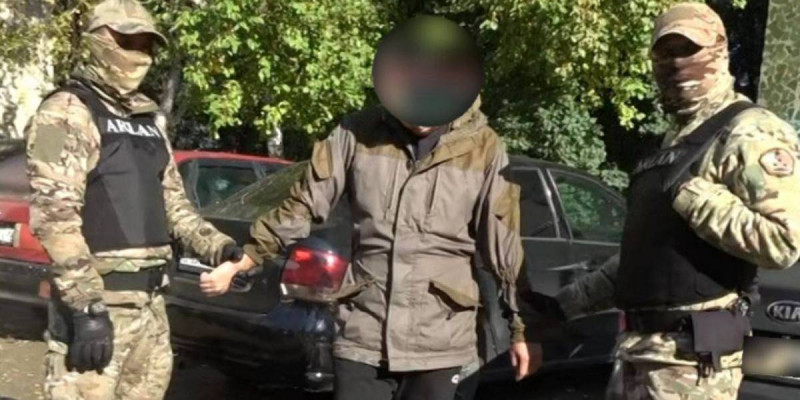 Өскеменде 23 жастағы жігіт 2 мың доза мефедронмен ұсталды