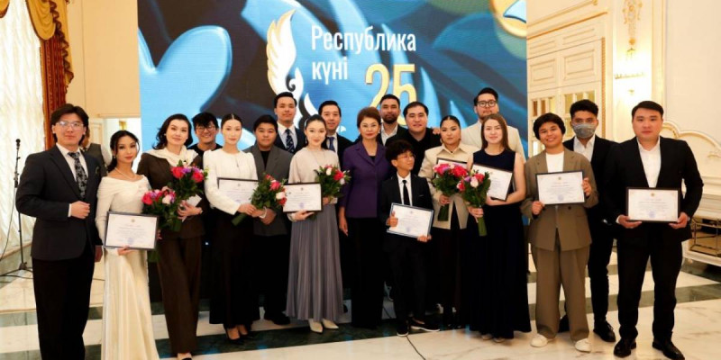 «Сіздердің жетістіктеріңіз – еліміздің абыройы мен беделі»: Аида Балаева 18 өнерпазды марапаттады