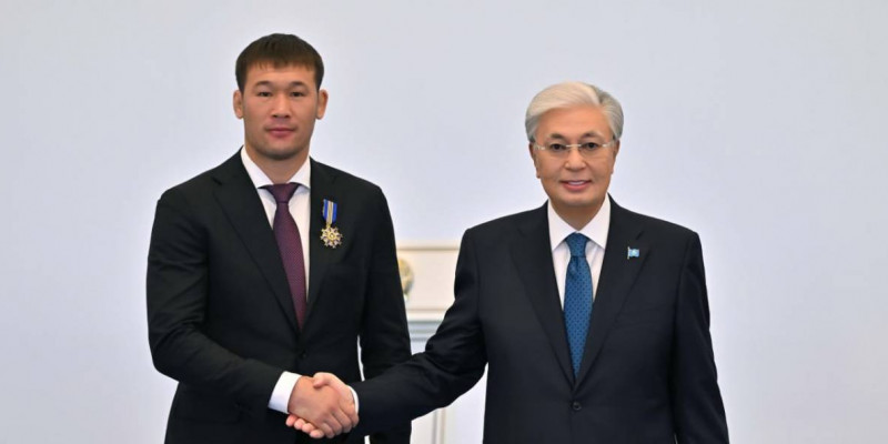 Қасым-Жомарт Тоқаев Шавкат Рахмоновқа ІІ дәрежелі «Барыс» орденін табыс етті
