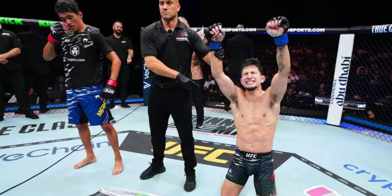 Азат Мақсұм UFC-дегі кезекті жекпе-жегінде жеңіліп қалды