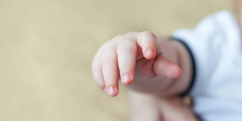 Түркістан облысында бір жастағы бала 4 сантиметрлік шегені жұтып қойған