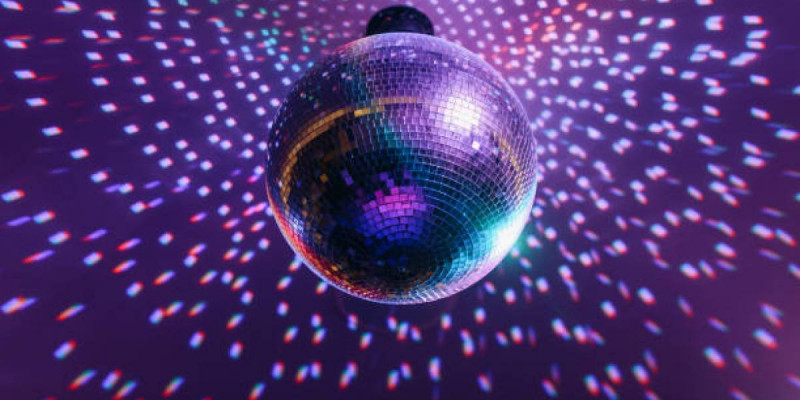 Алматыда мас жасөспірімдер түнгі клубта көңіл көтерген