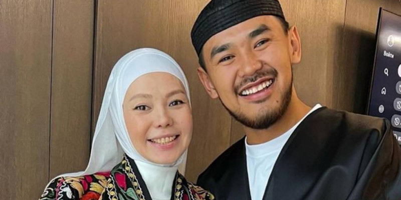 «Ата-анам түбегейлі қарсы болды»: Танымал актер өзінен 8 жас үлкен әйелге қалай үйленгенін айтты