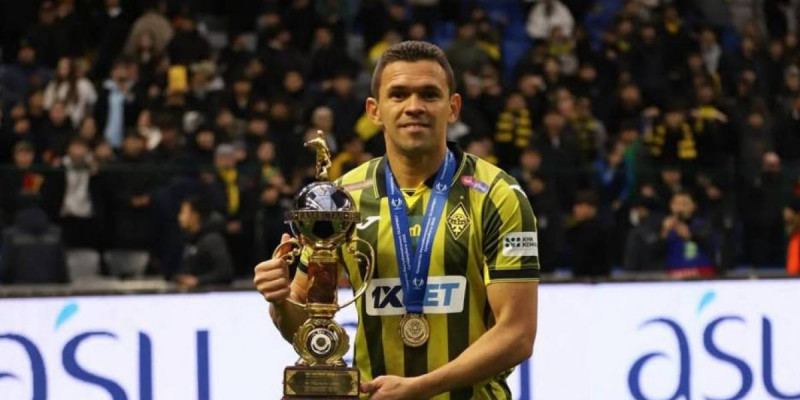 «Қайраттың» 37 жастағы футболшысы мансабын басқа қазақстандық клубта жалғастырмақ