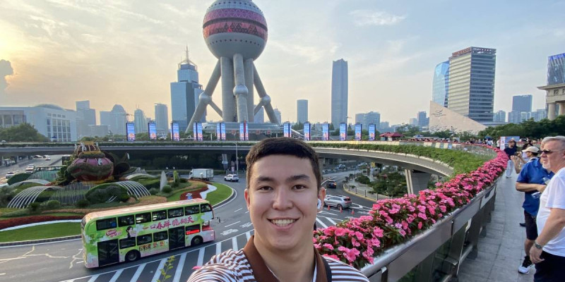 Қазақша үйрететін суперқосымша ойлап тапқан Амирлан