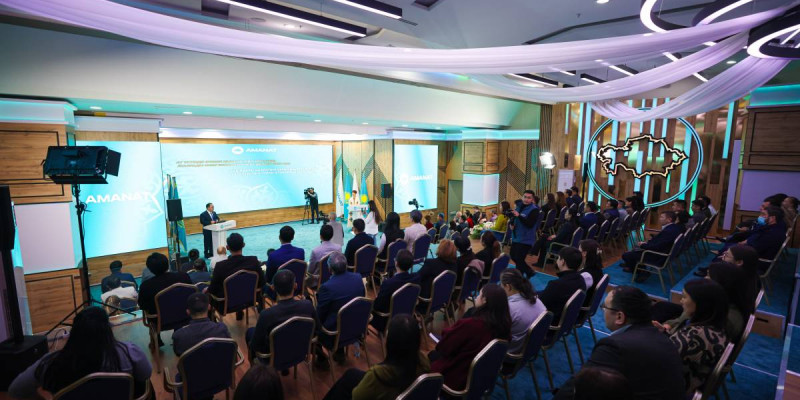 «AMANAT» партиясы Қытайдан Қазақстанға атпен жеткен ерлі-зайыптыға құрмет көрсетті