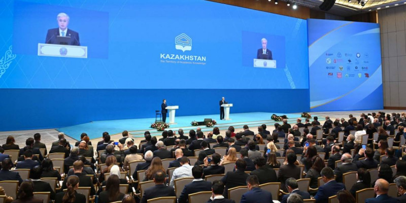 Президент: ЖИ сарапшылары мен мамандарын даярлау ісіне айрықша мән беріп отырмыз