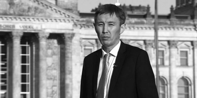 Белгілі журналист Азат Рыстанбек өмірден өтті