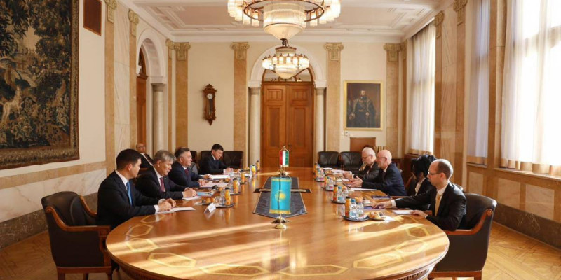 Асламбек Мерғалиев Венгрияның жоғары сот органында болды