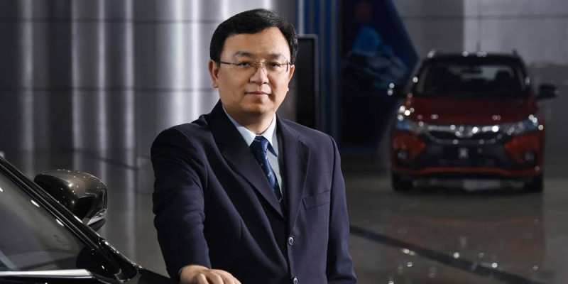 BYD басшысы аккумулятор сұйықтығын ішіп, компанияның тағдырын өзгерткен