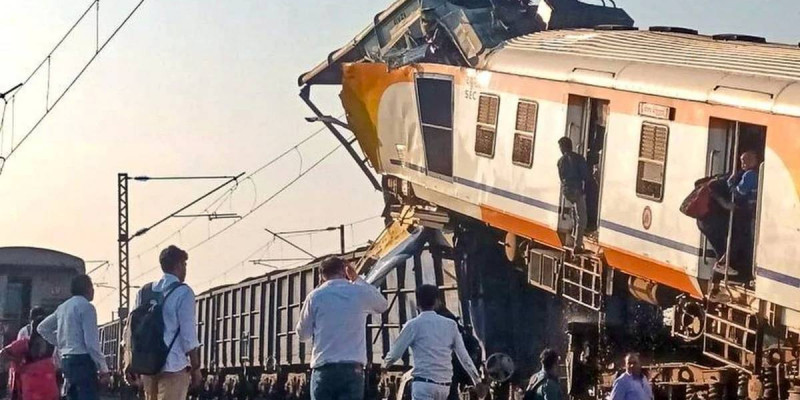Үндістанда пойыздар соқтығысынан 6 адам қаза тапты
