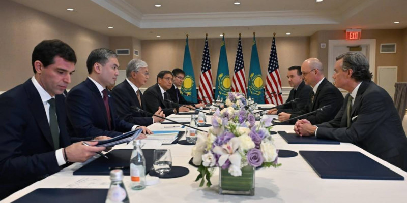 Тоқаев John Deere компаниясының ТМД және Орталық Азия елдері бойынша президентімен кездесті