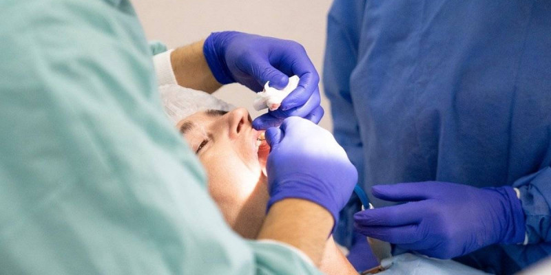 Атырауда пациент стоматологтың құралын жұтып қойған