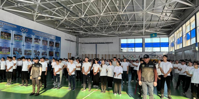 "Чемпиондық рух": Есік қаласында 100-ге жуық жас танымал спортшылармен бірге жаттықты