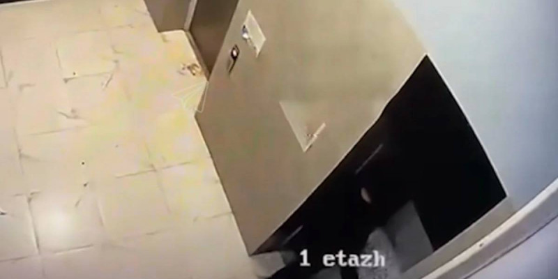 Елордада лифт есігін теуіп сындырып, шахтаға құлап кеткен адам жазаланды