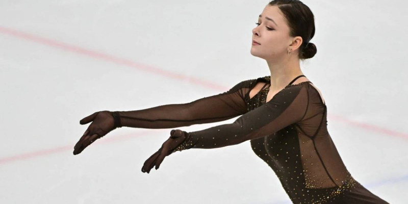 Қазақстандық мәнерлеп сырғанаушы Жапонияда өткен Гран-при кезеңінде күміс жүлде иеленді