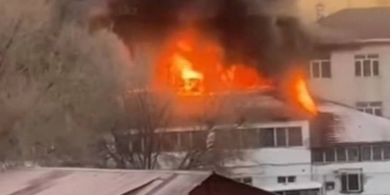 Шұғыл: Алматыда балалар үйі ғимараты өртеніп жатыр (ВИДЕО)