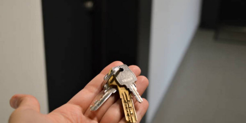 Семейде балаларын үйде қалдырып, дүкенге кеткен әйел пәтерінің кілтін жоғалтып алған