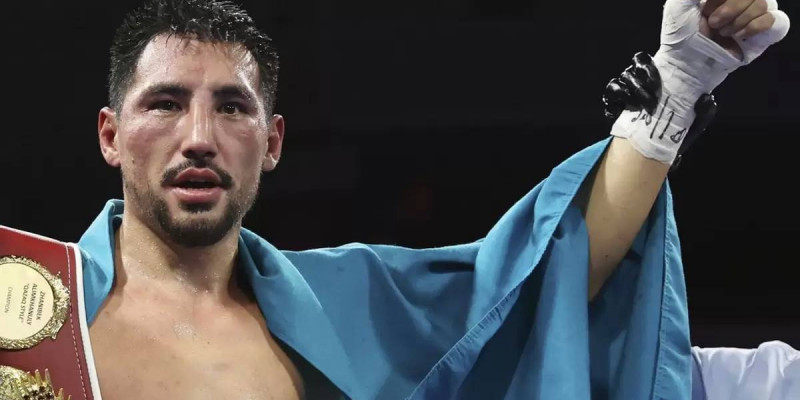 «Үлкен сынақтан өткен жоқ»: Танымал боксшы Әлімханұлының жеңілетінін айтты