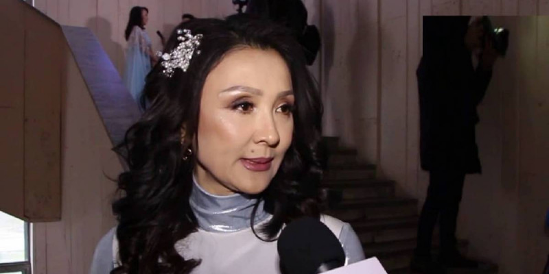 «Сөзін 2 апта жаттадым»: Меруерт Түсіпбаева қытай тілінде ән айтты (ВИДЕО)