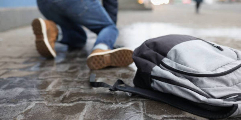 Павлодар облысында ер адам көктайғақта құлап, екі тобығын сындырып алған