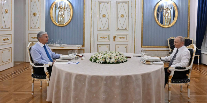 Путин мен Тоқаевтың бейресми кездесуі үш сағатқа созылды