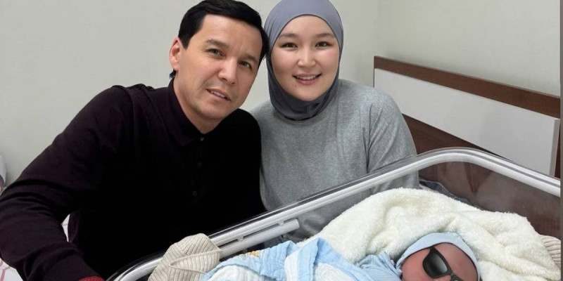 «Сүйінші, ағайын!»: Абай Бегейдің 17 жастағы қызы ана атанды