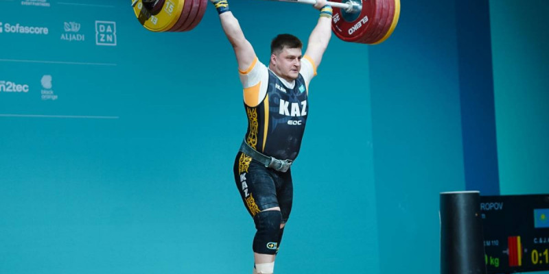 Ауыр атлет Артем Антропов Ислам ынтымақтастығы ойындарында қола жүлдегер атанды