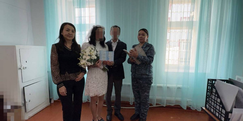 Абай облысындағы колонияда 30 жастағы әйел 50 жастағы сүйіктісімен неке қиды