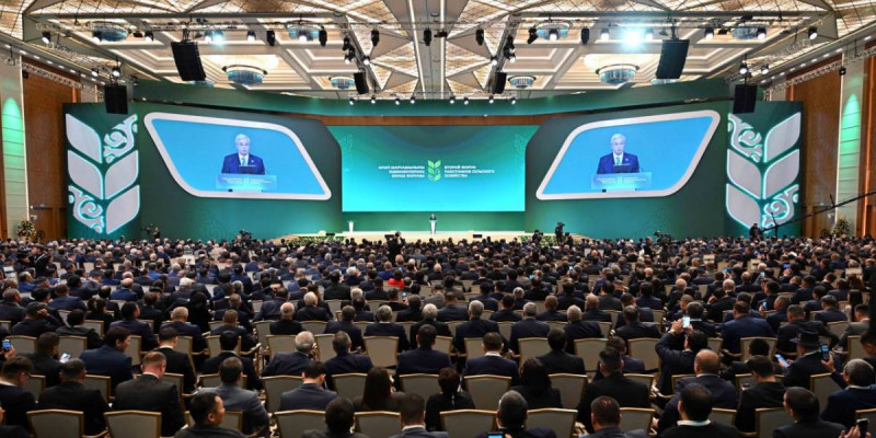Қасым-Жомарт Тоқаев Ауыл шаруашылығы еңбеккерлерінің екінші форумына қатысып отыр