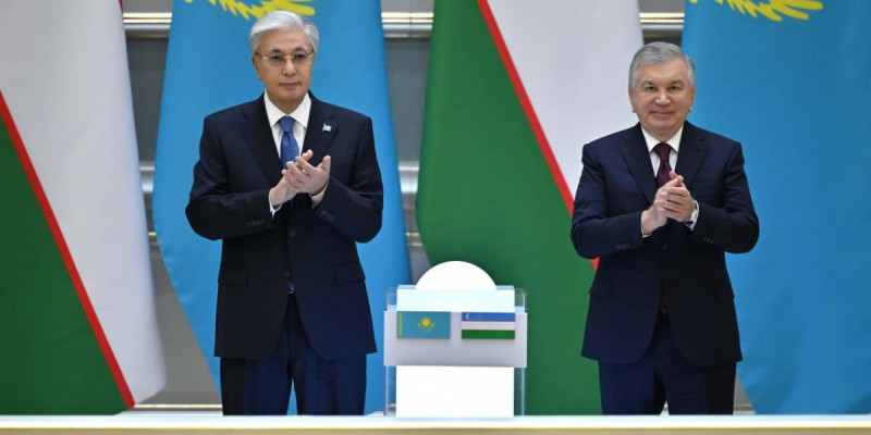 Қасым-Жомарт Тоқаев пен Шавкат Мирзиёев бірлескен жобаларды іске қосу рәсіміне қатысты