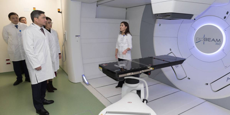 Олжас Бектенов Президенттің медицинадағы озық технологияларды дамыту жөніндегі тапсырмаларының орындалу барысын тексерді