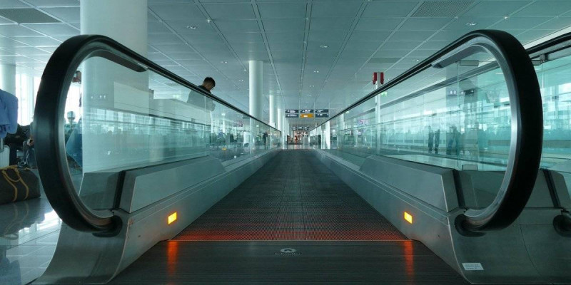 Ақтау әуежайы саусағын сындырып алған 2 жасар қыздың отбасына 2 млн теңге төлейтін болды