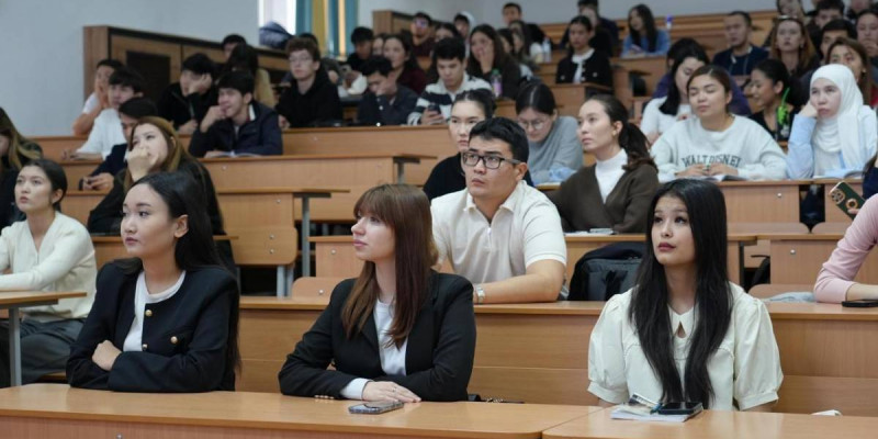 «Таза Қазақстан»: Астанада 100-ден астам студент эколекцияға қатысты