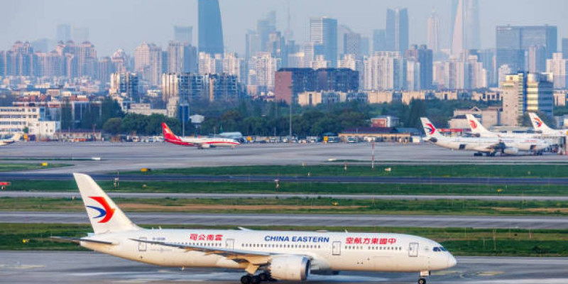 "Жарты млн ұшақ билеті жойылды": Қытай Жапонияға ұшатын рейстердің 80%-дан астамын тоқтатты