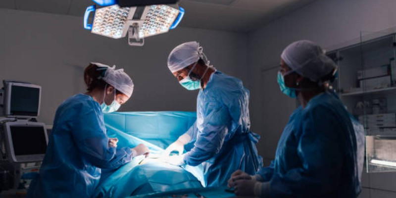 Маңғыстаулық дәрігерлер науқастың өміріне қауіпті тромбты 13 минутта алып тастады