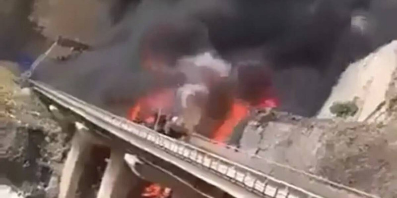 «Бір адам ғана тірі қалған»: Сауд Арабиясында 42 қажы мінген автобус өртеніп кетті