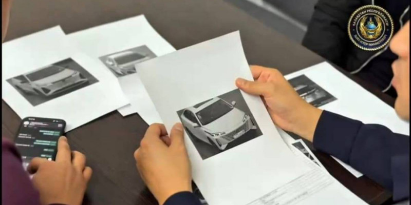 Автосалон қызметкері жаңа көліктерге жалған мемлекеттік нөмір орнатқан