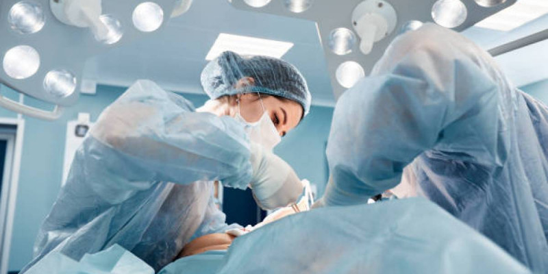 Павлодарда дәрігерлер жаңа туған нәрестеден үлкен ісікті алып тастады