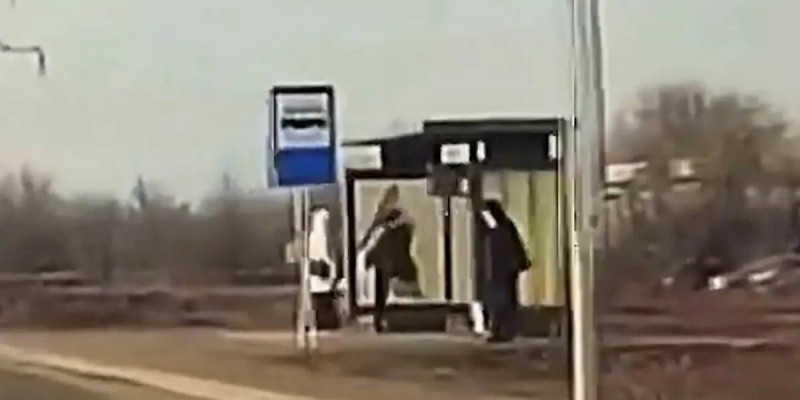 Әйелімен ұрысып қалған ақтөбелік аялдаманы қиратып тастаған (ВИДЕО)