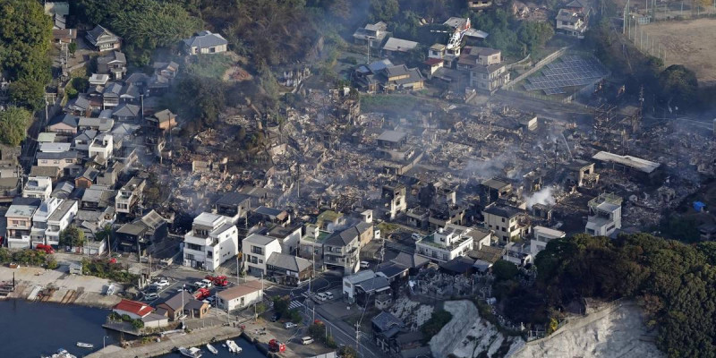 Жапонияда өрт 12 сағаттан астам уақыт бойы сөндірілуде: шамамен 200 үй жанып кетті