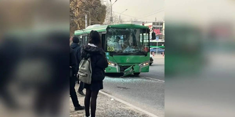 Алматыда екі автобус соқтығысты