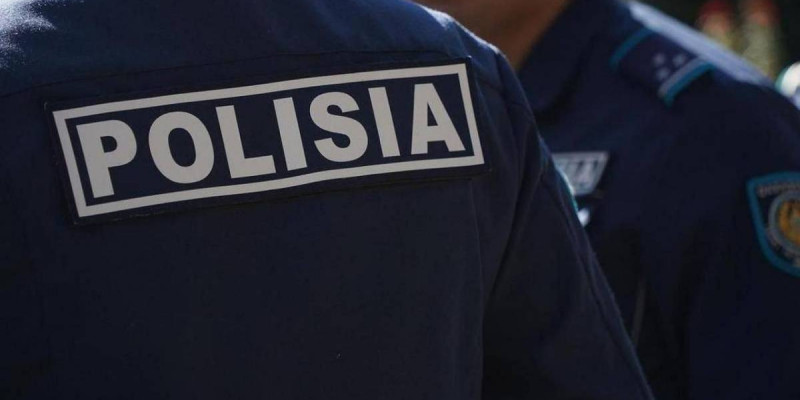 Атырауда аулада жалаңаш жүрген ер адам ұсталды