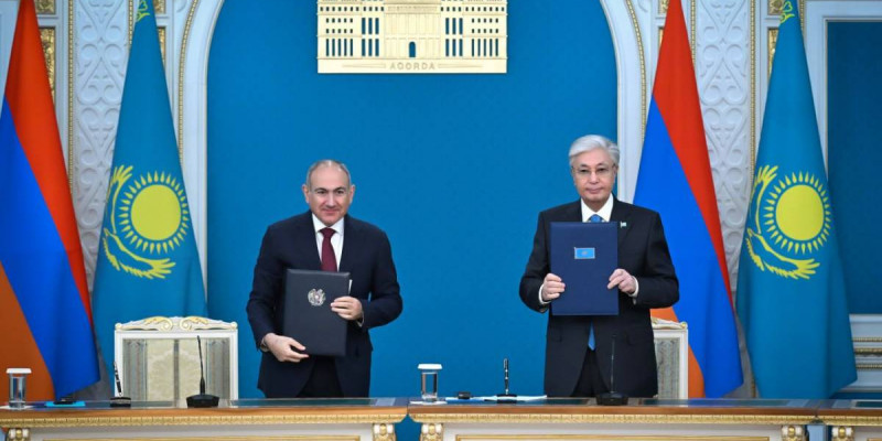 Қасым-Жомарт Тоқаев пен Никол Пашинян келіссөз қорытындысы бойынша Бірлескен мәлімдеме қабылдады