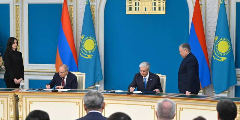 Қазақстан мен Армения жасанды интеллект және цифрландыру бойынша тәжірибе алмасады – Тоқаев