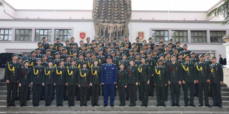 Түркияның әскери жоғары оқу орнында қазақстандық офицерге арналған ескерткіш тақта ашылды