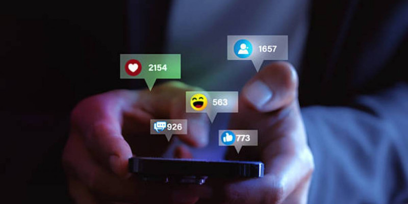 "Опасыздықтың бір түрі": Түркия соты басқа әйелдерге "лайк" басқан ер адамға жаза кесті