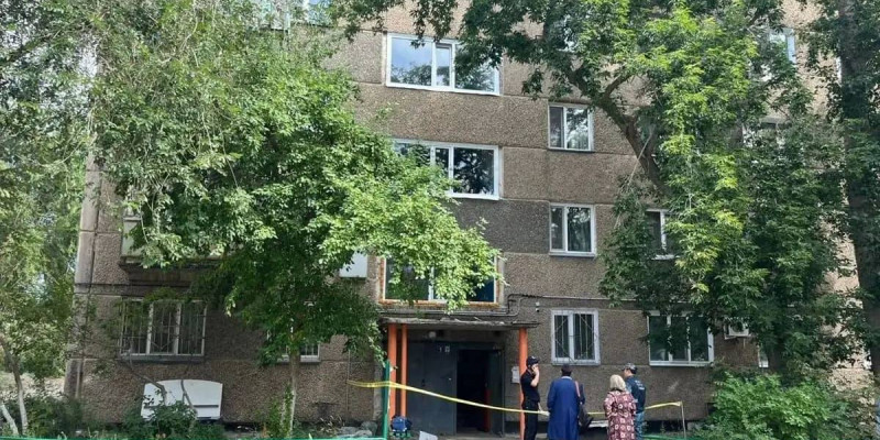 Павлодарда екі баласын терезеден лақтырған әйелге үкім шықты