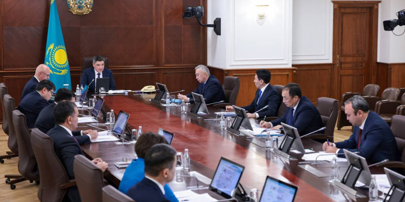 Президент тапсырмасы: Олжас Бектенов көлік саласын дамыту мәселелері бойынша кеңес өткізді